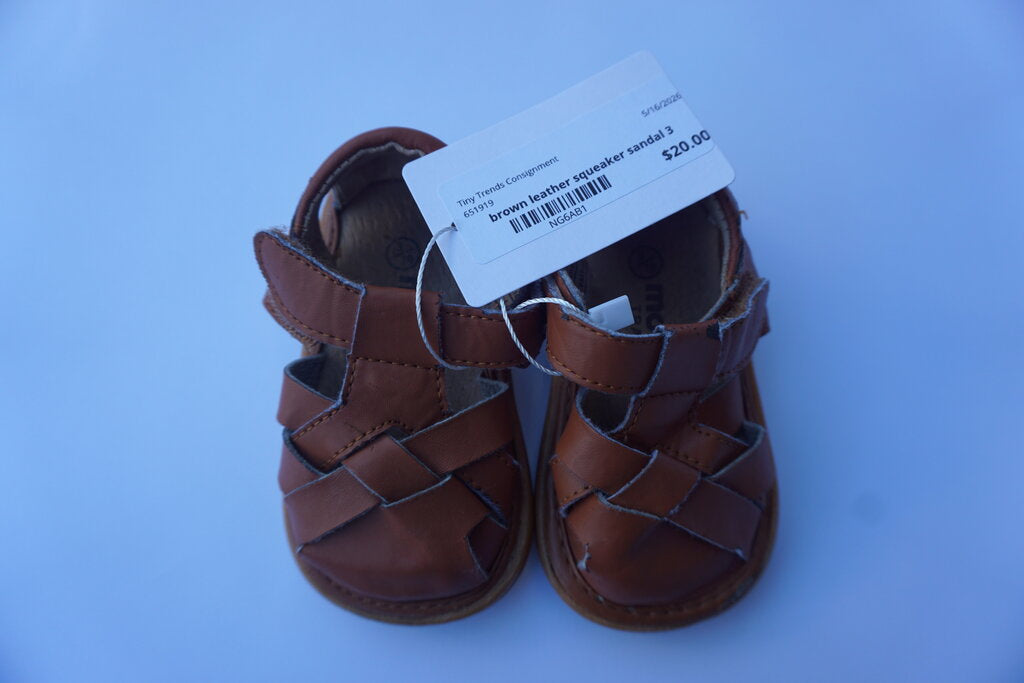 mooshu brown leather squeaker sandals || size 3